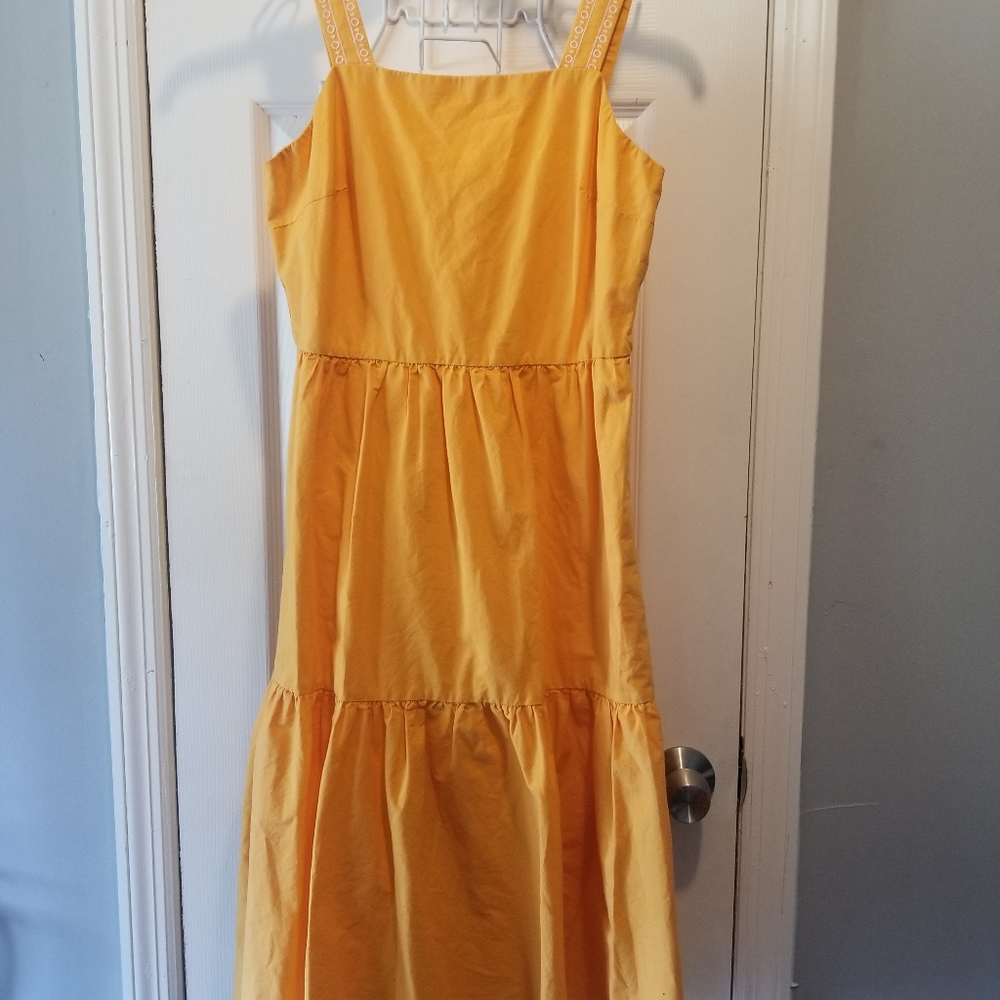 Elegant Yellow Sleeveless Dress